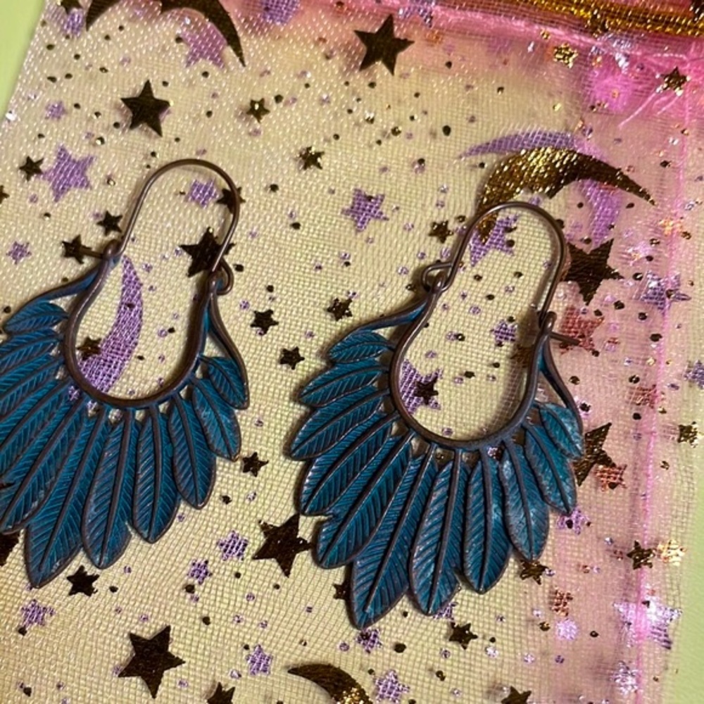 Patina’d Brass Feather Fray Latch Horseshoe Earrings